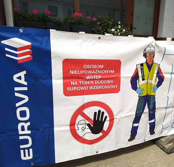 Na budowie zamiast pracowników, hula tylko wiatr