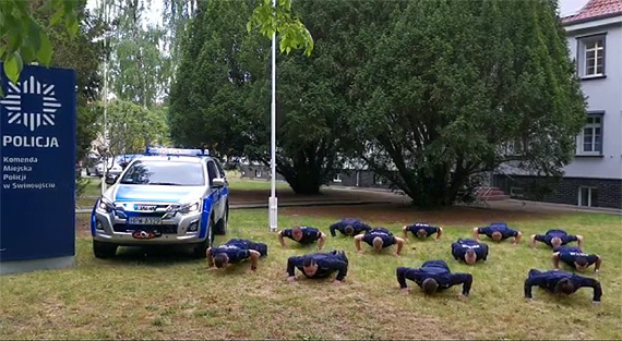 #GaszynChallenge – winoujscy policjanci wykonali pompki dla Wojtusia. Zobacz film!