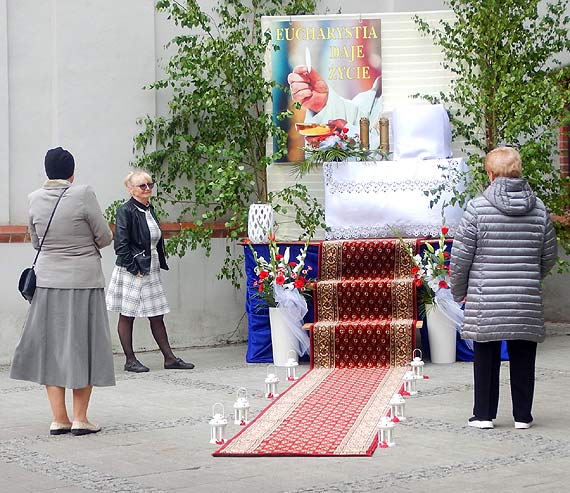 W czwartek Boego Ciaa parafia Chrystusa Krla zadbaa o tych, ktrzy nie chcieli lub nie mogli uczestniczy w tumnej procesji