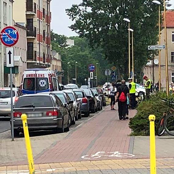 Rowerzystka uderzya w drzwi zaparkowanego samochodu