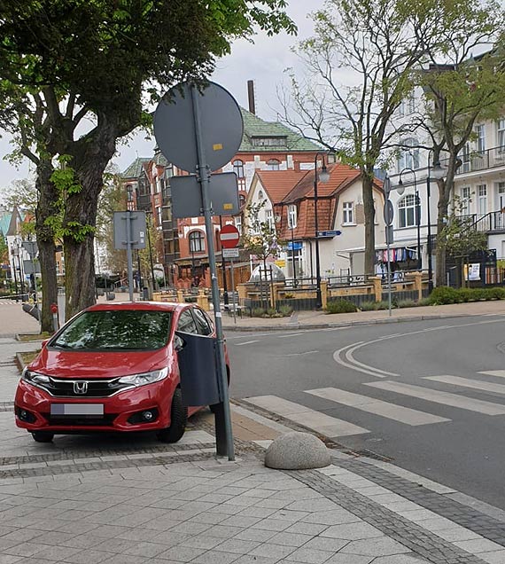 Czytelnik: Cuda na Sowackiego: tak parkuj prawdziwe asy!