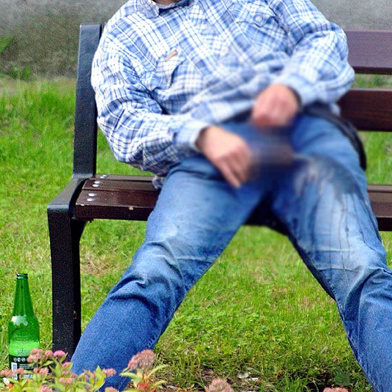 Mieszkaniec : Pijacki festiwal w centrum miasta trwa!
