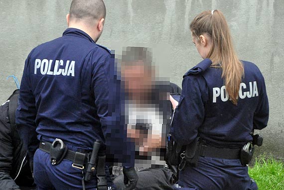 Mieszkaniec : Pijacki festiwal w centrum miasta trwa!