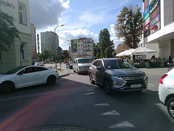 Uliczno-parkingowy „Sajgon” przy  skrzyowaniu Dbrowskiego/Bema