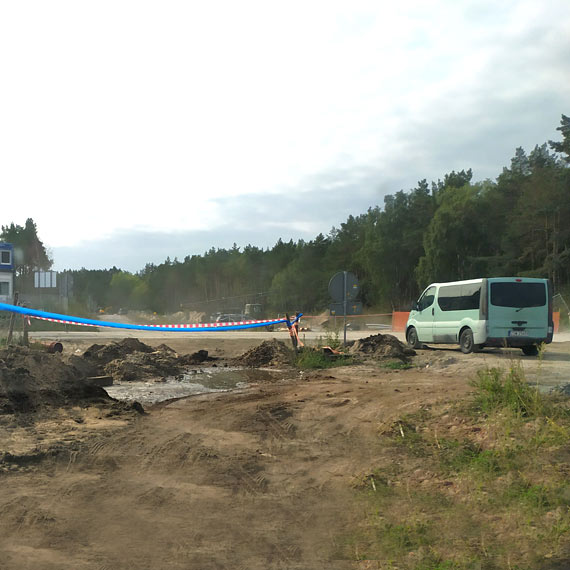 Czytelnik: Pracownicy innych firm przeciskaj si przez plac budowy tunelu!