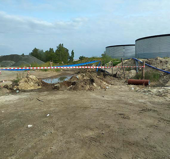 Czytelnik: Pracownicy innych firm przeciskaj si przez plac budowy tunelu!