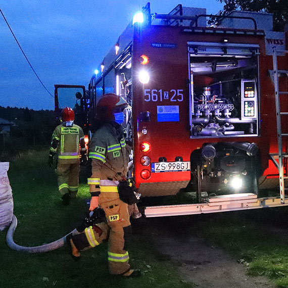 Na dziakach pona szklarnia. Do gaszenia ruszyy trzy jednostki stray poarnej