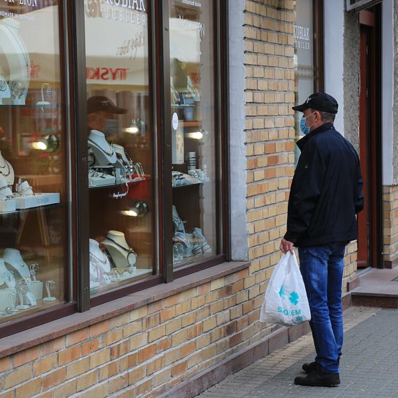 Od dzisiaj wracamy do maseczek na ulicach
