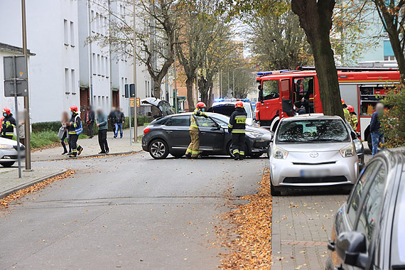 Dwa auta zderzyy si na skrzyowaniu Staszica i Rybaki. 1 osoba poszkodowana