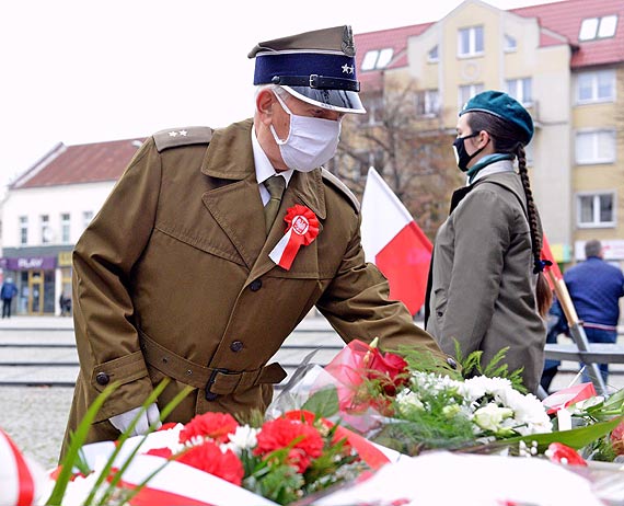 Niepodlego witujemy „kameralnie”. Take pod pomnikiem