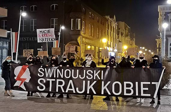 Strajk Kobiet- tym razem pod siedzib PIS nic nie zoono, policja nie zezwolia!?