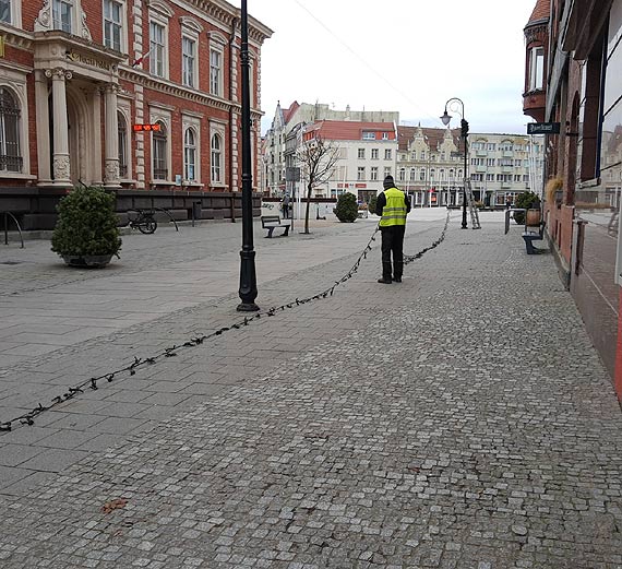 Miasto stroi si na wita. Ozdoby bd, ale jarmark witeczny zosta odwoany