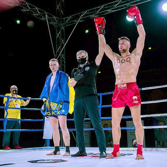 winoujcianin Mateusz Niejewski ZAWODOWYM MISTRZEM EUROPY i POLSKI w KICKBOXINGU!