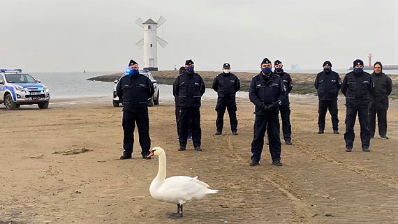 Moniko, jestemy z Tob! Policjanci ze winoujcia przebiegli kilometr dla siostry Policjanta z KPP Wieliczka. Zobacz film!