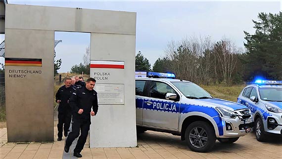 Moniko, jestemy z Tob! Policjanci ze winoujcia przebiegli kilometr dla siostry Policjanta z KPP Wieliczka. Zobacz film!