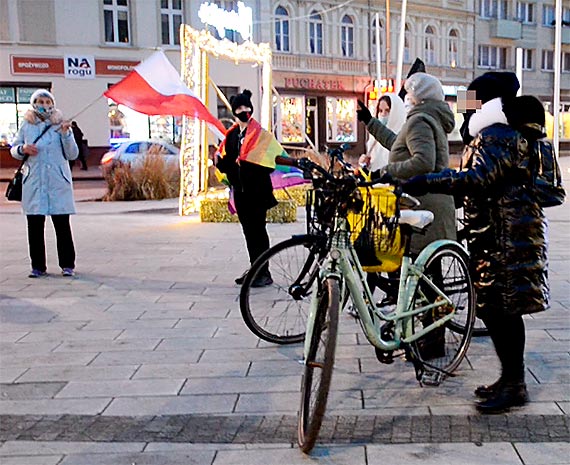 Awantura na sobotnim strajku! Pod adresem protestujcych pady mocne sowa: Zapiewajcie kold, a nie blunicie