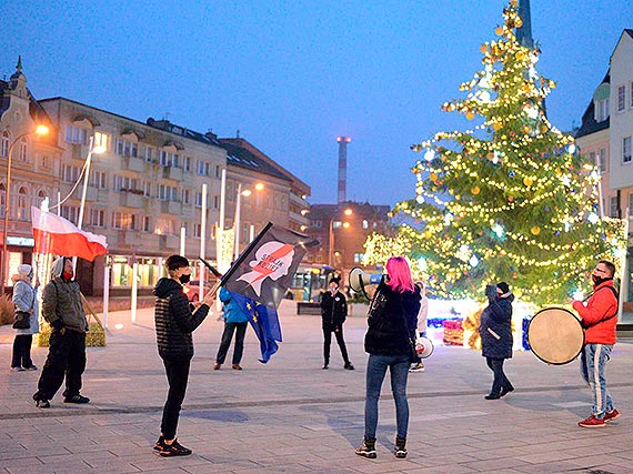 Tylko kilka osb przyszo strajkowa na Plac Wolnoci. Protest odby si pod hasem: Last Christmass PiS-u