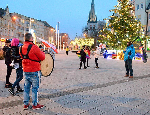 Tylko kilka osb przyszo strajkowa na Plac Wolnoci. Protest odby si pod hasem: Last Christmass PiS-u