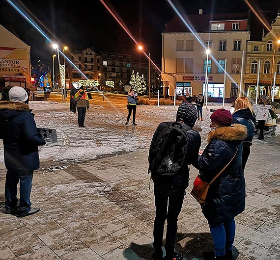 Kilka osb na winoujskim protecie. Strajkujcy gwizdali na rzdzcych. Policjanci znowu wystawiali mandaty