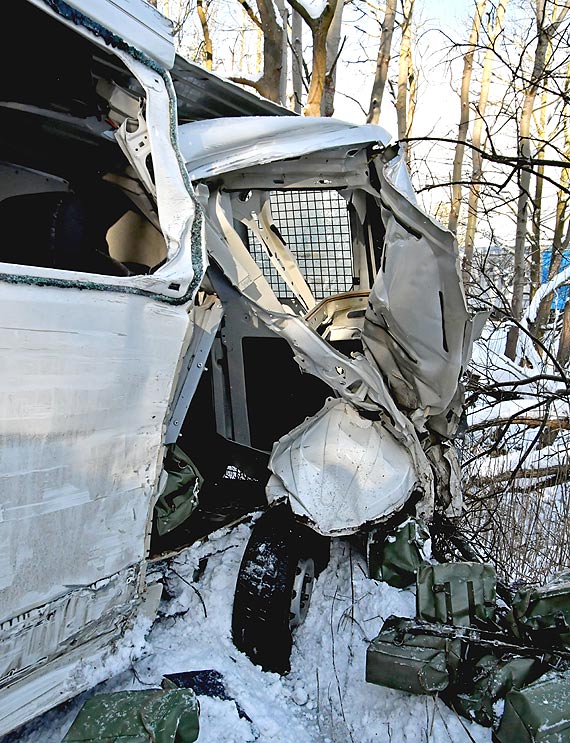 Wielka kraksa przy stacji kolejowej winoujcie – Przytr. Zderzenie autobusu, tira, osobwki i pocigu! 1 osoba w szpitalu. Zobacz film!