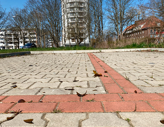 Parking w ostrych skorupach to niebezpieczne dla kierowcw i przechodniw!