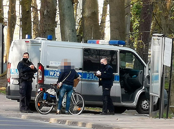 Internauta - Wymusia pierwszestwo na policji!