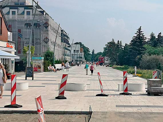 Turysta: Promenada wyglda jak tor z przeszkodami