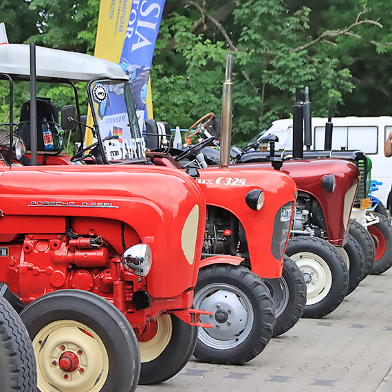 Zobaczcie w jaki spektakularny sposób uruchamiane są zabytkowe traktory ursus! Zobacz film! [3]