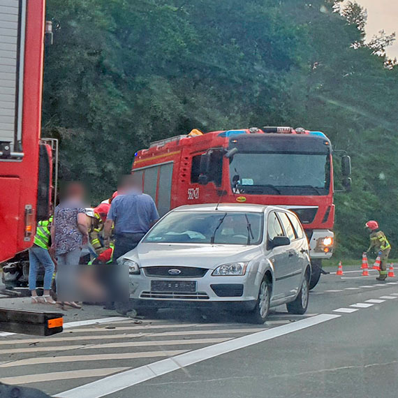 Dwa samochody osobowe zderzyy si na Woliskiej. Dwie osoby poszkodowane 