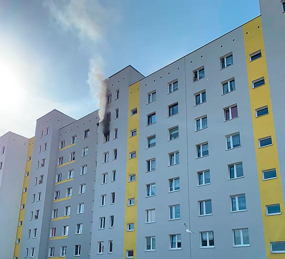 Pożar w mieszkaniu na Piastowskiej. 1 osoba ewakuowana