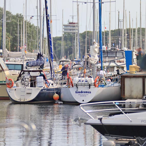 Turysta: Baagan na winoujskiej marinie. Jedno miejsce - dwa jachty