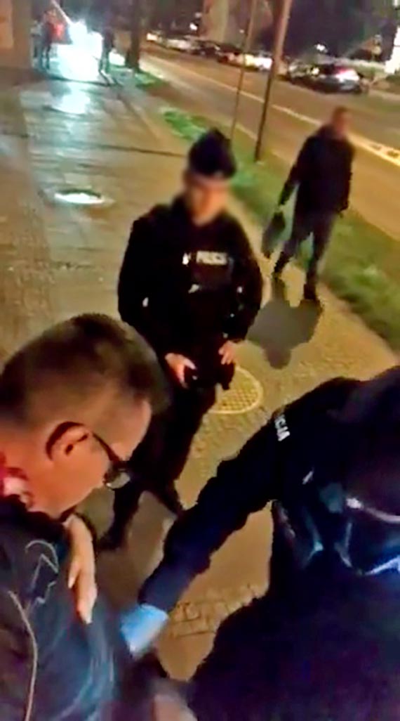 Pan Mateusz: Policjant powiedzia do mnie, e jest kilerem, a w trakcie przeszukania naruszy moj stref okolic intymnych. Zobacz film!   