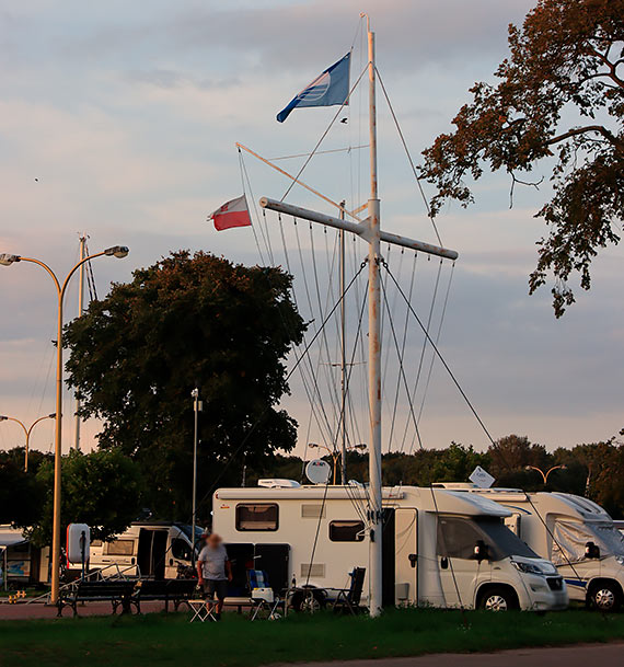  Biao-czerwona nad Marin jest niewaciwie umieszczona! Poza tym porwana i brudna