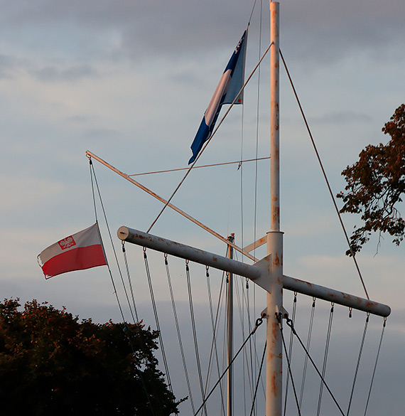  Biao-czerwona nad Marin jest niewaciwie umieszczona! Poza tym porwana i brudna