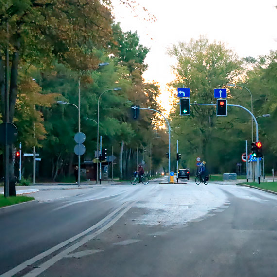 Mieszkaniec o regulacji wiate na skrzyowaniu Wojska Polskiego i Batyckiej: Podejrzewam, e czujki s le ustawione 