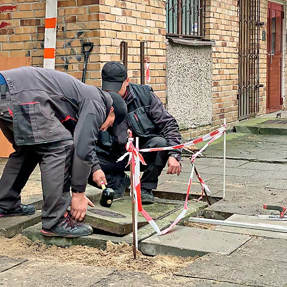 witeczne cuda coraz bliej. Pierwszym w miecie jest… likwidacja niebezpiecznej studzienki przy przejciu na parking z deptaku Bohaterw Wrzenia