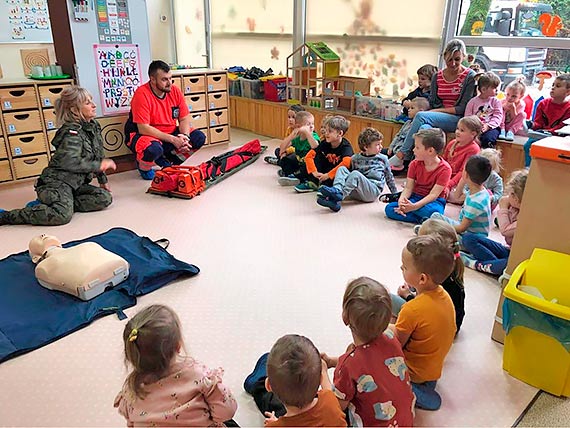 Wojskowi ratownicy medyczni z wizyt u przedszkolakw