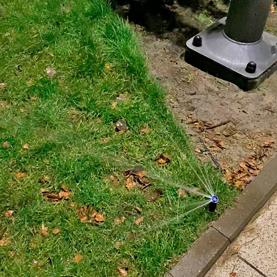 Mieszkaniec: Tak wygląda jesienne podlewanie trawników przy Promenadzie Zdrowia. Zobacz film!