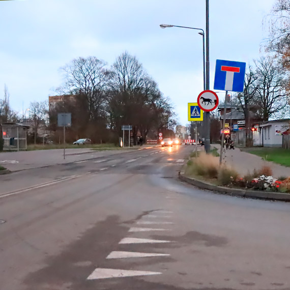Miasto na temat oznakowań na remontowanej części ulicy Grunwaldzkiej: Został dodatkowo dostawiony znak informacyjny