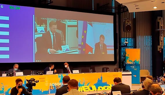 Marszałek Olgierd Geblewicz na sesji plenarnej EKR w Brukseli. Debata z prezydentem Emmanuelem Macronem