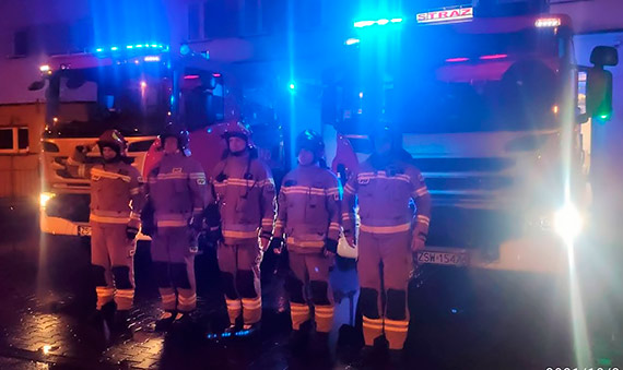 Świnoujscy strażacy minutą ciszy uczcili tragicznie zmarłych druhów z OSP Czernikowo [1]