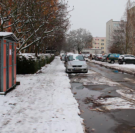 Po pierwszej nieycy; gwne ulice czarne, gorzej z chodnikami