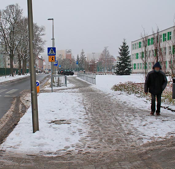 Po pierwszej nieycy; gwne ulice czarne, gorzej z chodnikami