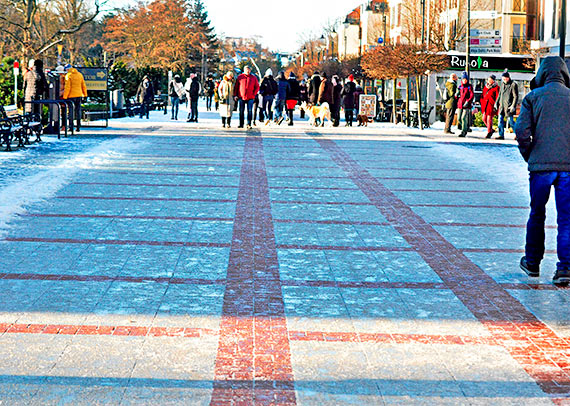 Mieszkaniec: Zima znowu zaskoczya, tym razem tutaj na promenadzie!