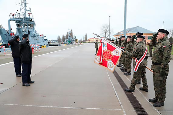 Uroczysta inauguracja roku szkoleniowego jednostek 8. FOW