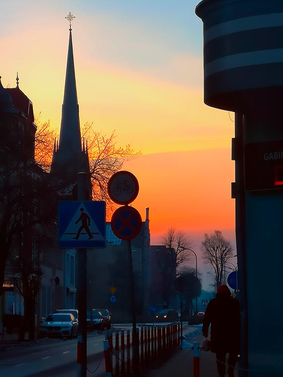 Miejski urok porannej zorzy