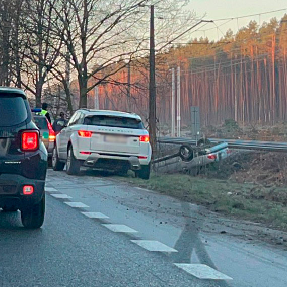 Na trasie ze winoujcia do Midzyzdrojw mercedes wypad z drogi i dachowa!