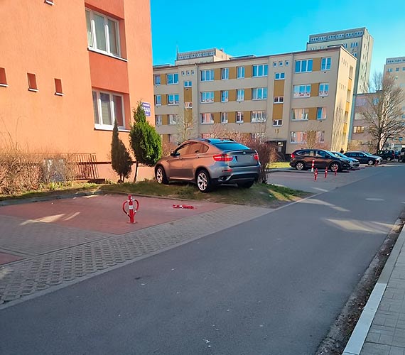 Mieszkaniec: Jestem krlem szos i parkuje gdzie mi si podoba