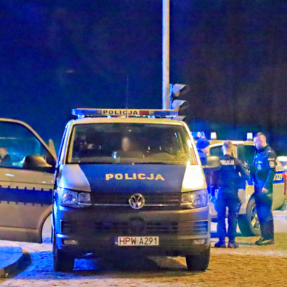 Zbyt trudny egzamin z gocinnoci, dla winoujskiego urzdu? Policjanci kryli po miecie szukajc dla nich noclegu