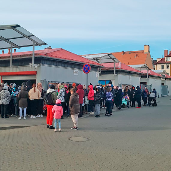 Na targowisku miejskim rozdawano ywno dla uchodcw z Ukrainy